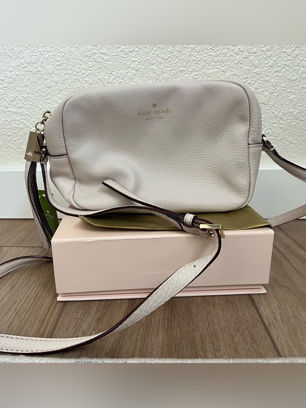kate spade grey street pebbled Leather Crossbody with Gold Hardware NWT